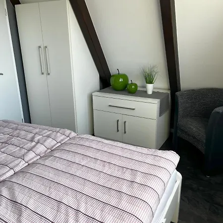 Nurdachhaus Mit Blick Ins Gruene- Ruhige Lage Nahe Yachthafen