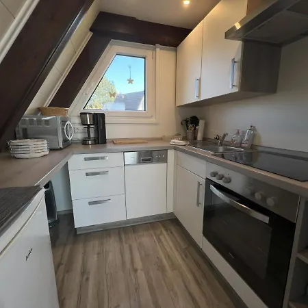 Nurdachhaus Mit Blick Ins Gruene- Ruhige Lage Nahe Yachthafen Fedderwardersiel