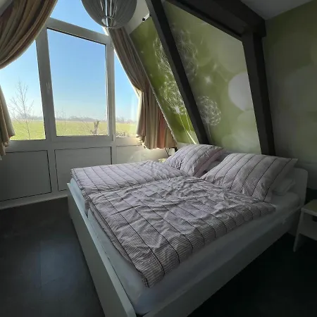 Nurdachhaus Mit Blick Ins Gruene- Ruhige Lage Nahe Yachthafen